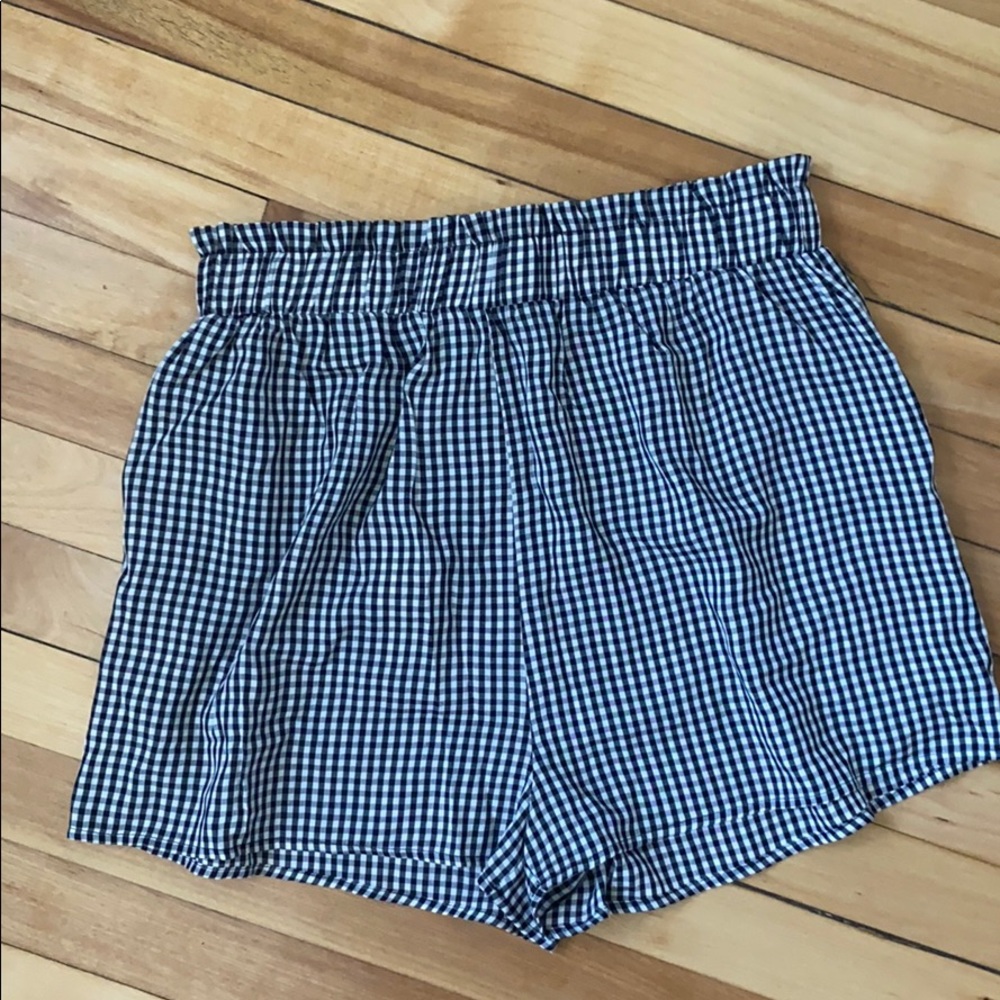 Stretchy flowy checkered shorts with pockets